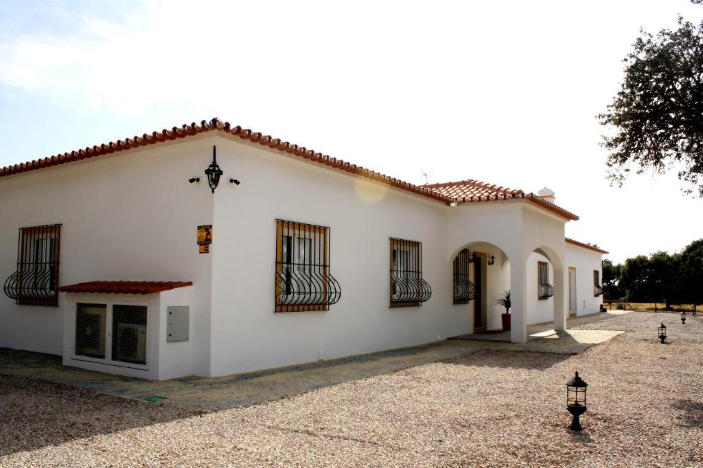 Monte Do Cuca Guest House Mora Exterior photo