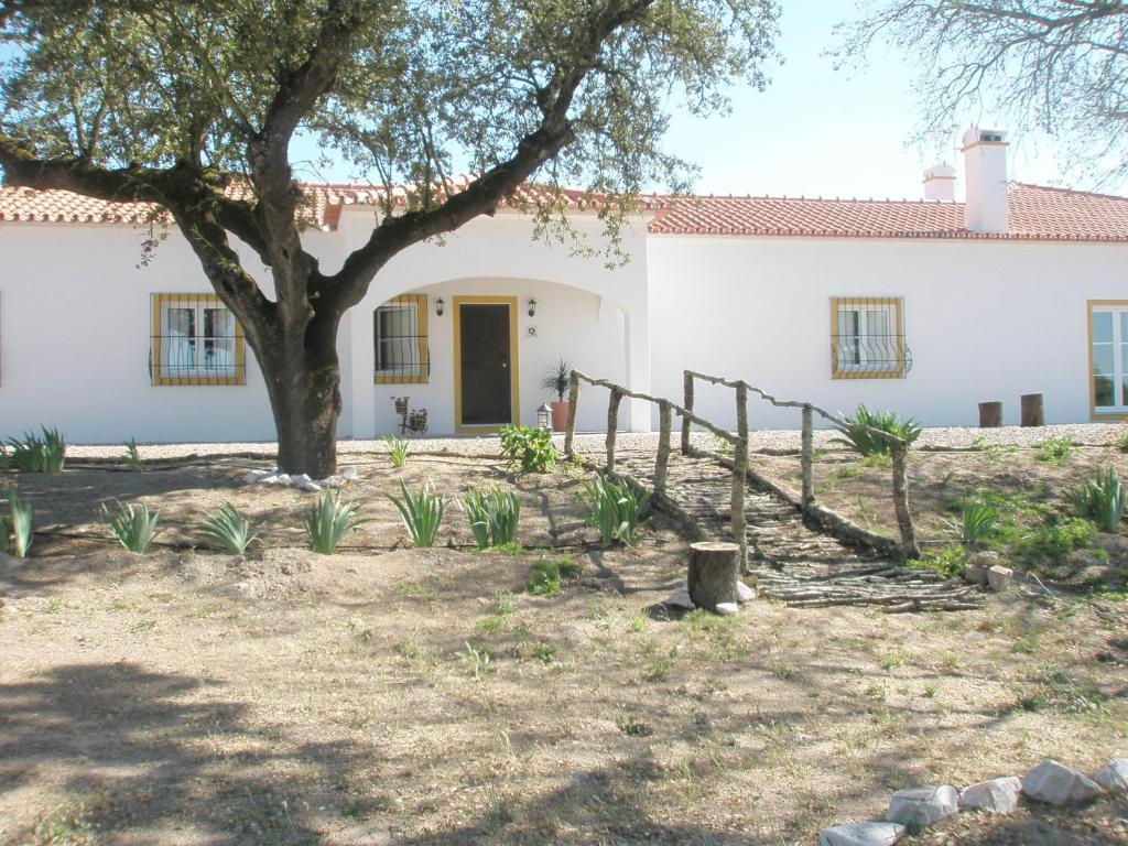 Monte Do Cuca Guest House Mora Exterior photo
